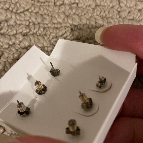 Beautiful Cultured Pearls 3 piece set, 8-9mm with sterling silver backing - Picture 3 of 4